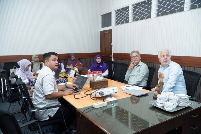 RUANG RAPAT SENAT 2